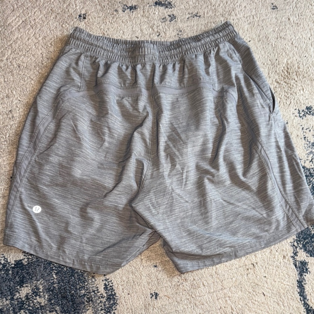 lululemon athletica Men's Athletic Gray Shorts with Liner - Picture 2 of 2